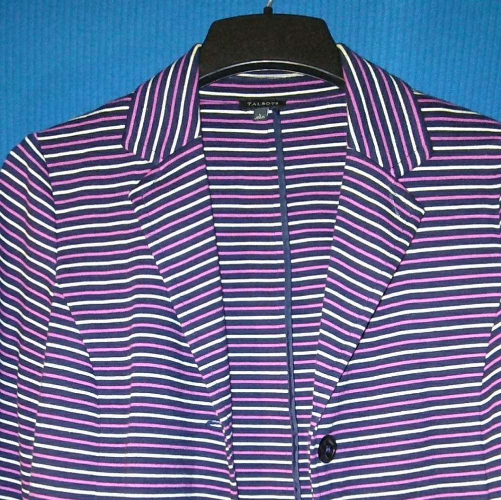 Stretch cotton blazer.